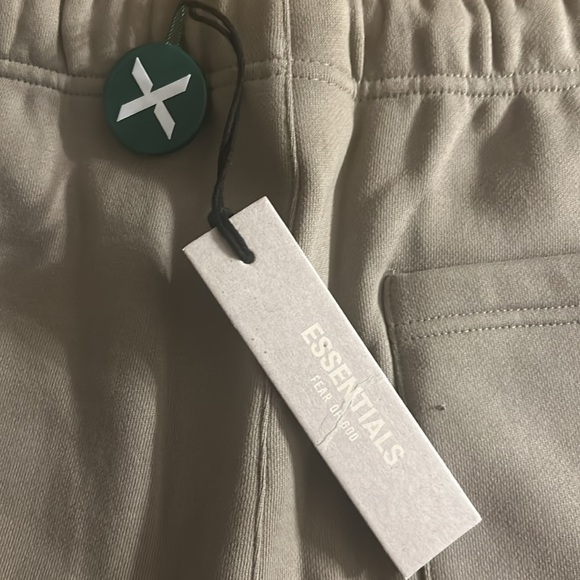 Fear of God essentials shorts (SS21) Moss/Goat unisex, medium stock at verified - Picture 3 of 4